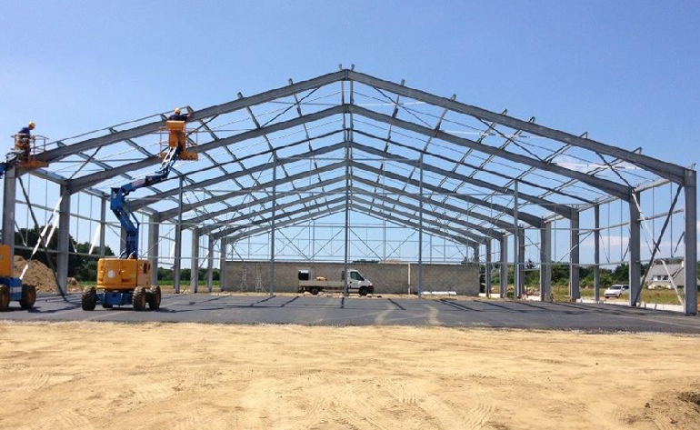   Prefabricated steel structure workshop with office building