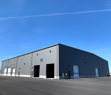 What are the advantages of using steel structures in warehouse buildings?