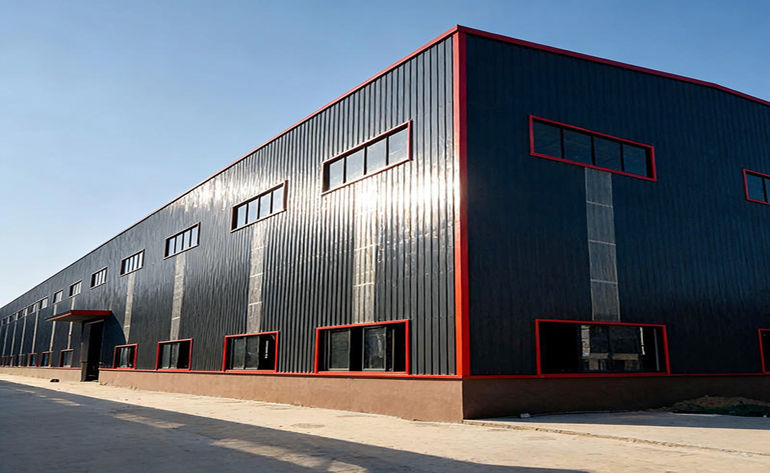   What are the advantages of using steel structures in workshop buildings?