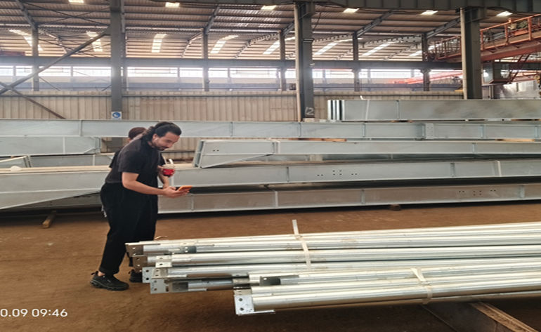   Warmly welcome Colombian client to visit our factory!