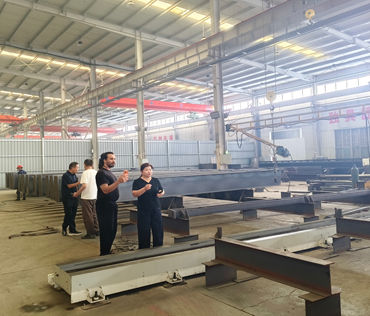 Warmly welcome our client to visit our factory!